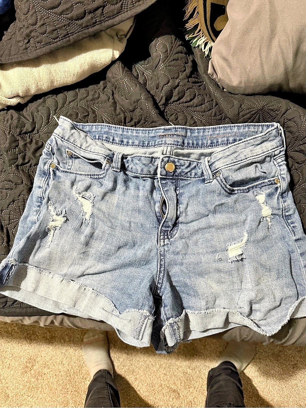 Jennifer Lopez JLO Distressed Denim Jean Shorts Women’s Size 10 Light Wash Cuffe